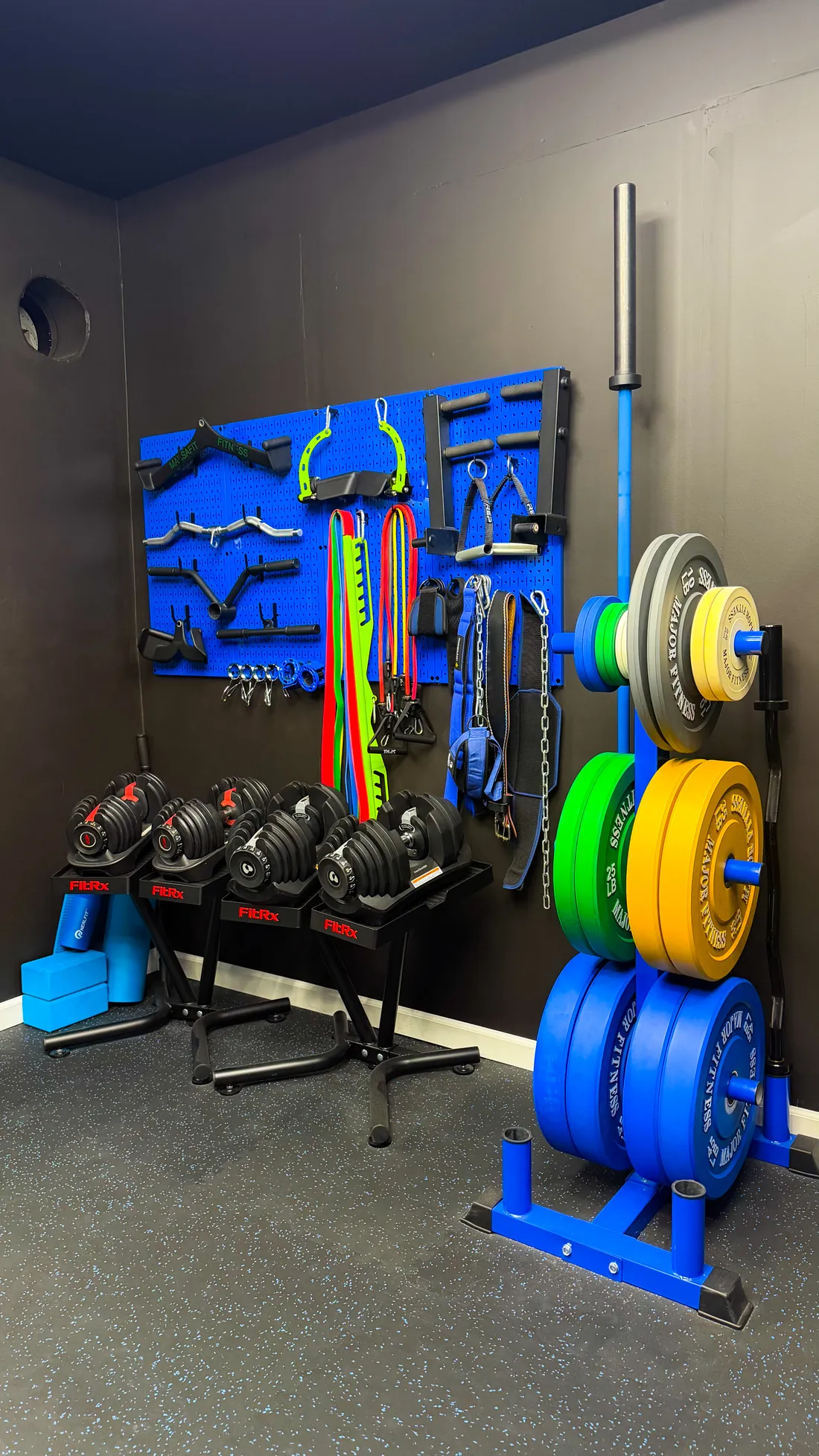 Equipment wall and plate tree